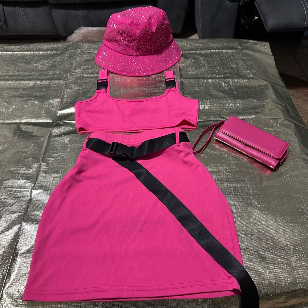 Pink Outfit Set with Hat and Belt - Picture 2 of 9